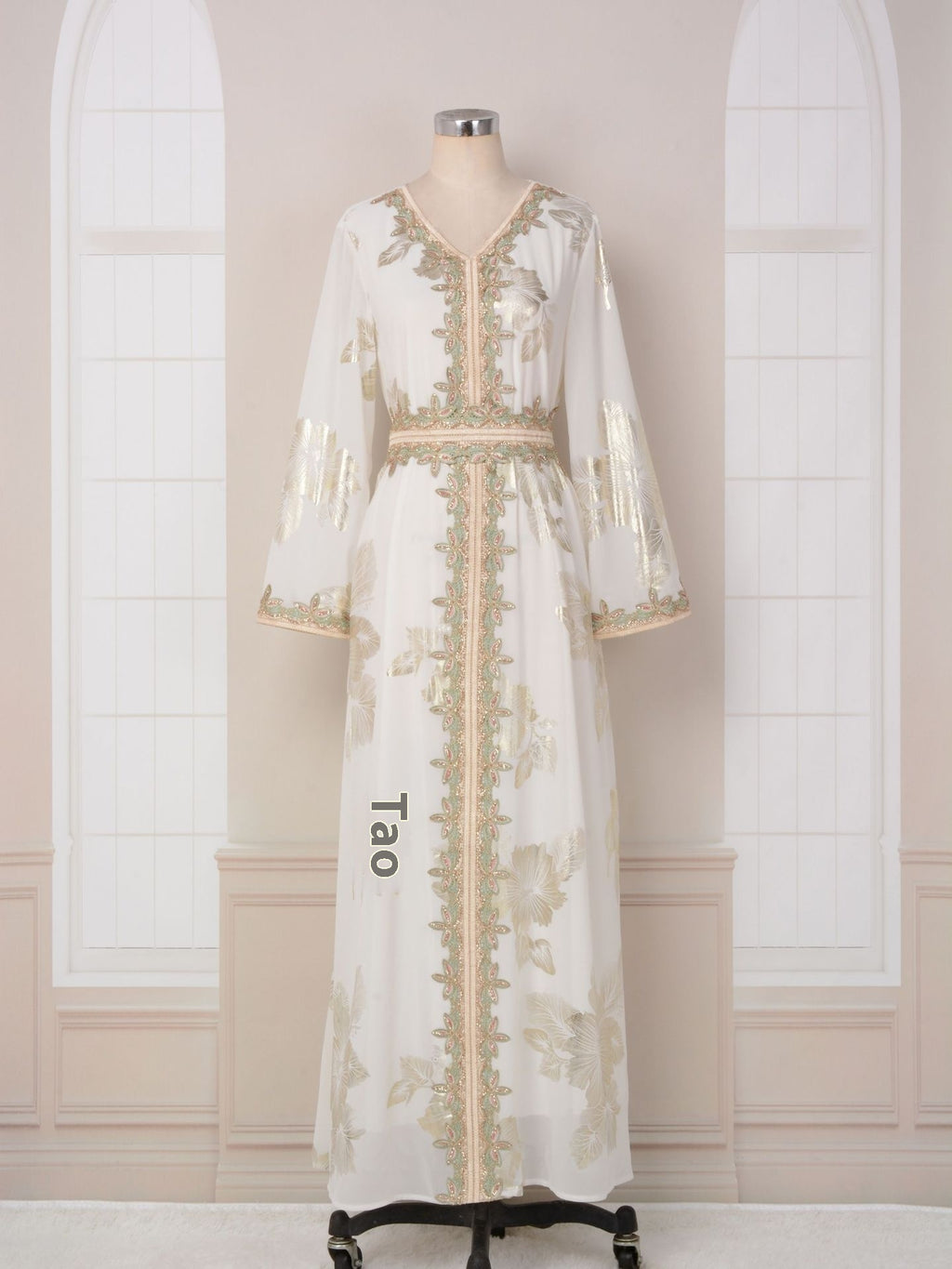 Bronzing Muslim Dubai Tourist Dress